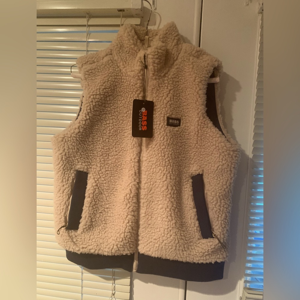 BASS OUTDOOR SHERPA VEST….NWT